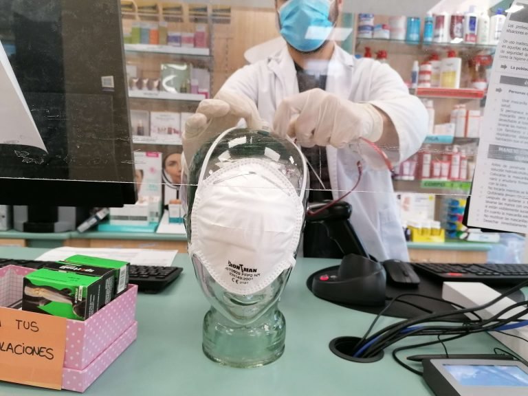 Las mascarillas llegan a las farmacias