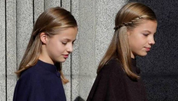 Leonor y Sofía acudiendo a clase