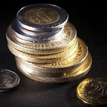 Monedas apiladas una sobre otra