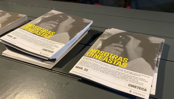 Folletos de la agenda de las proximas presentaciones en cineteca