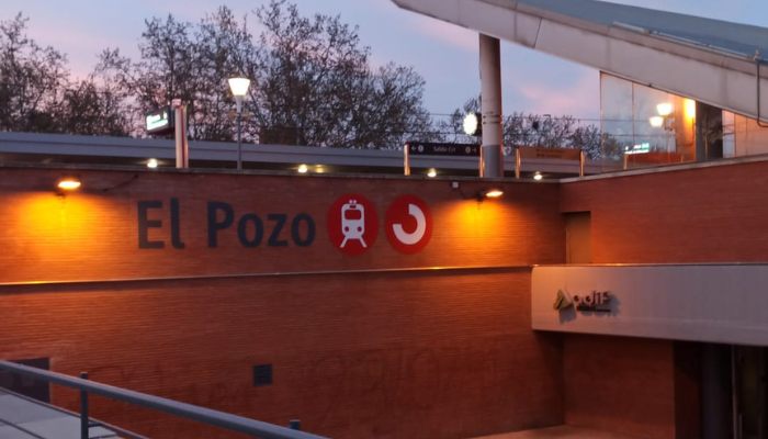 Imagen de a fachada de la estación El Pozo, donde tuvo lugar uno de los atentados.