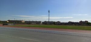 Campo de fútbol de la Universidad Rey Juan Carlos vacío.